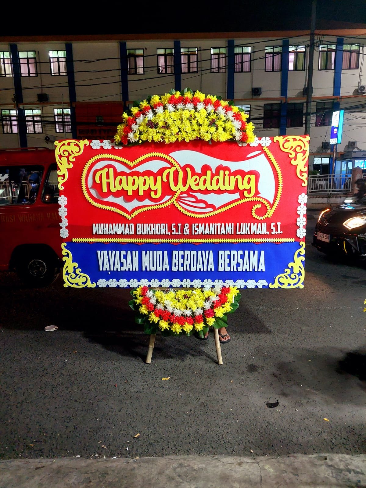 Dekorasi bunga papan pernikahan di Ciputat - jasa dekorasi wedding CASSIOPEIA Florist