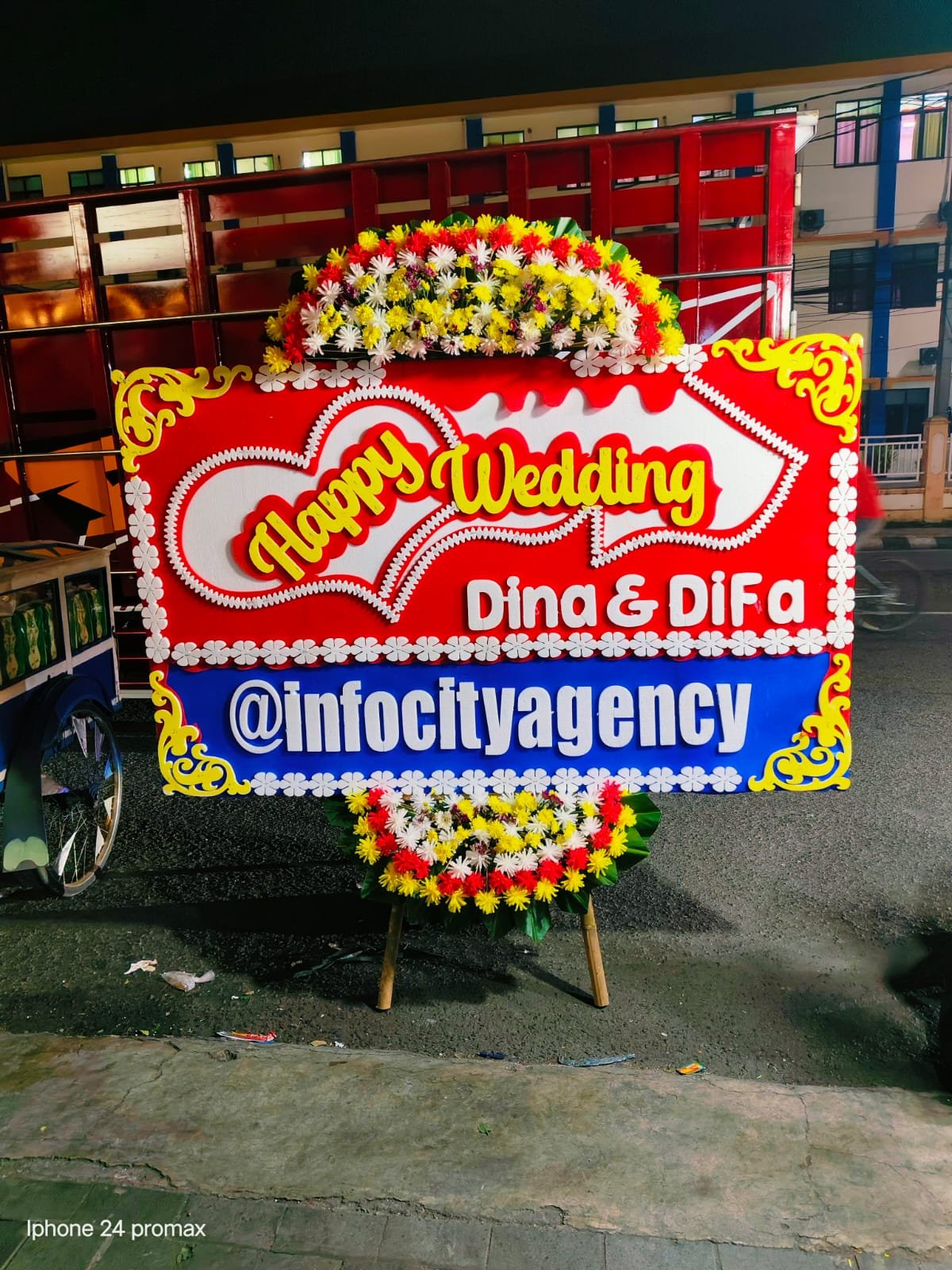 Karangan bunga wedding di Tangerang Selatan - dekorasi pernikahan CASSIOPEIA Florist